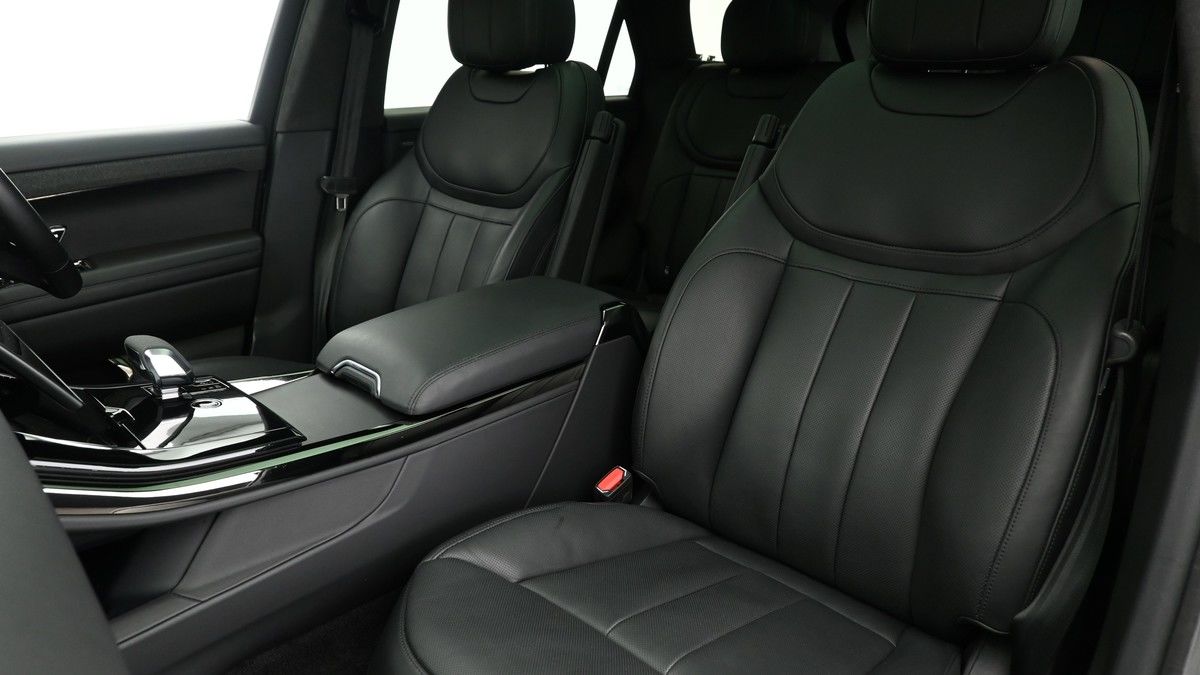 Land Rover Range Rover Sport Image 4