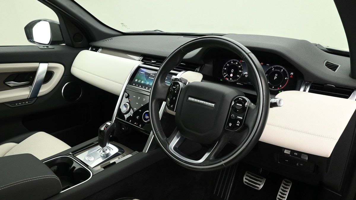 Land Rover Discovery Sport Image 3