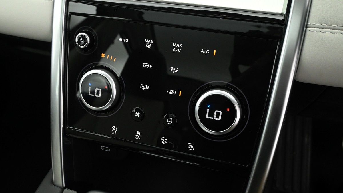 Land Rover Discovery Sport Image 12