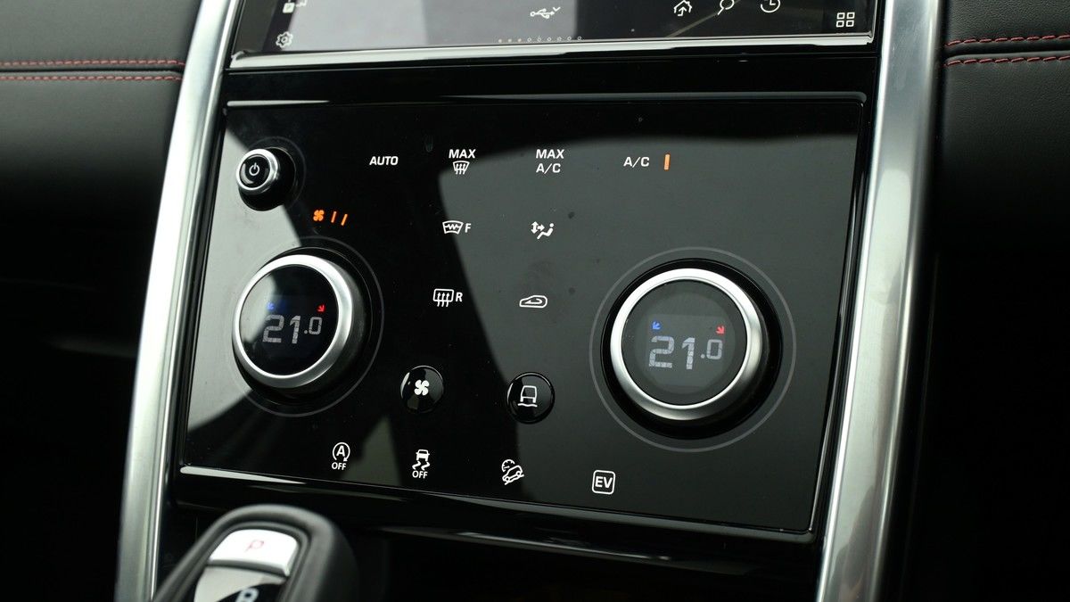 Land Rover Discovery Sport Image 12