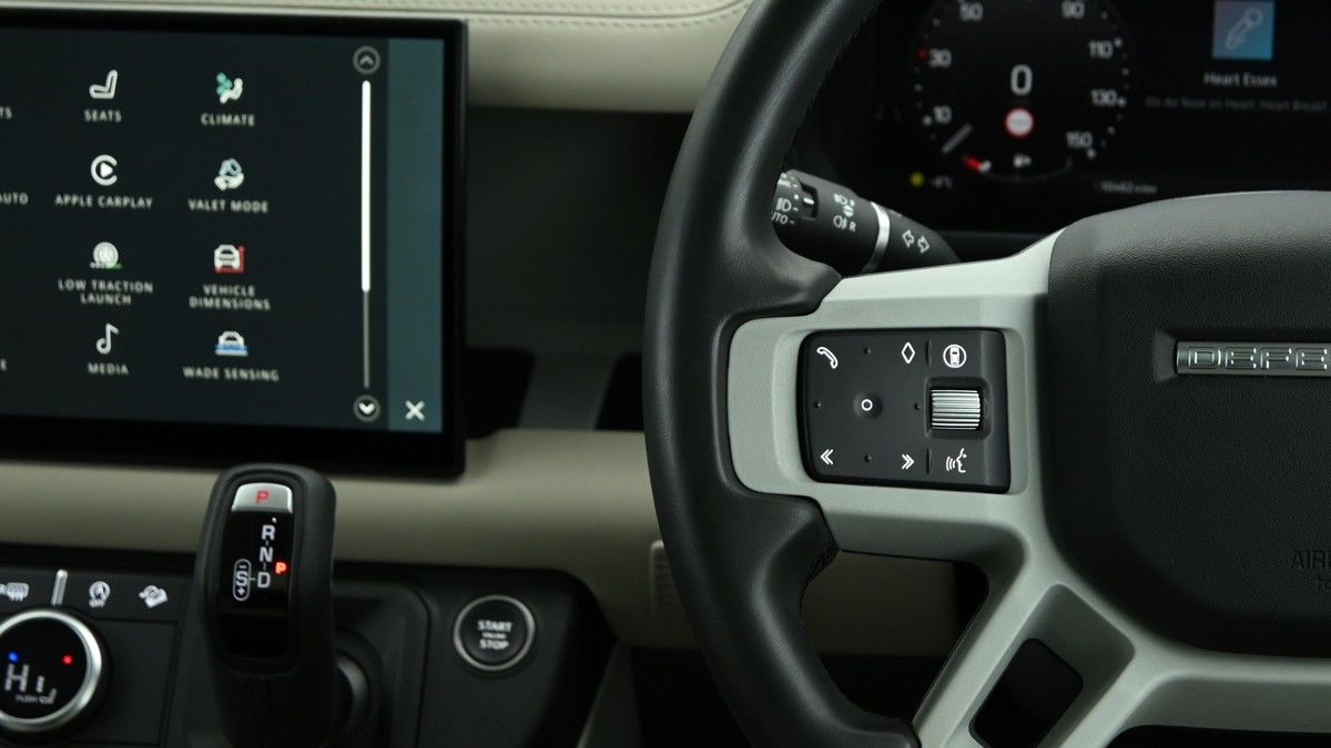 Land Rover Defender 90 Image 15