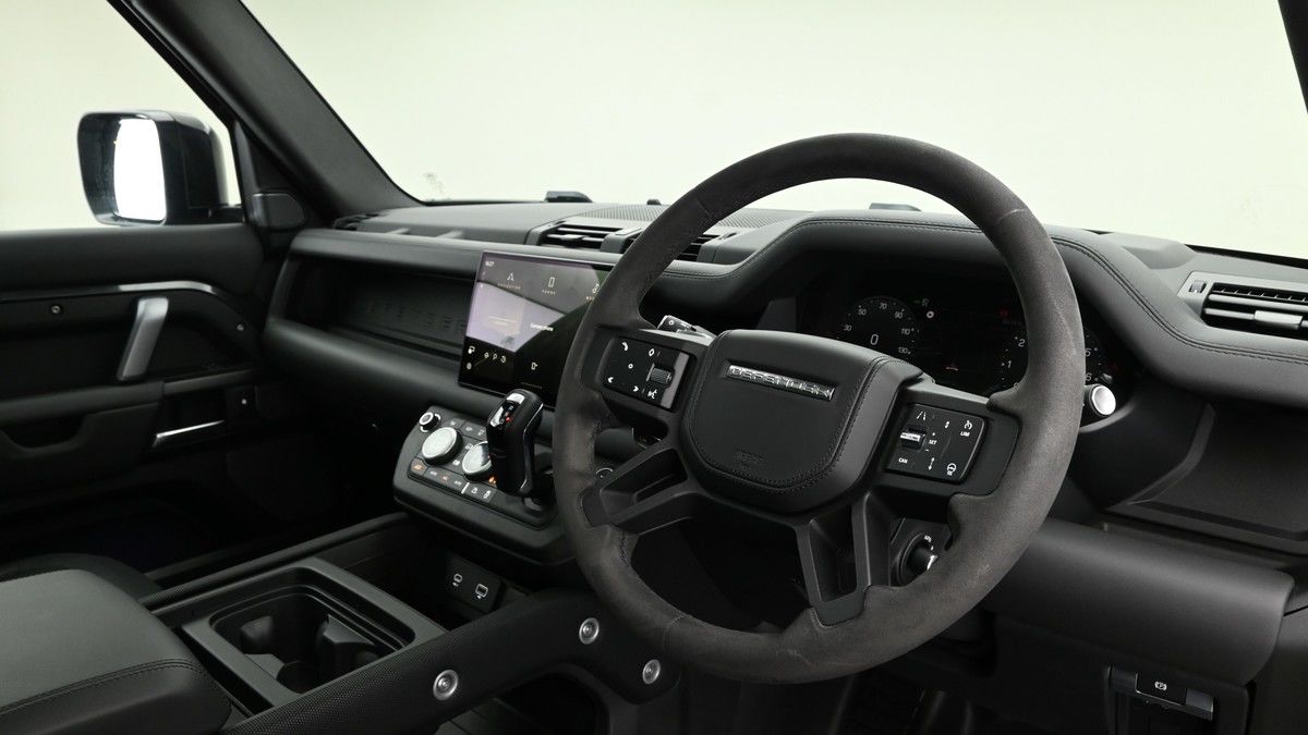 Land Rover Defender 110 Image 3