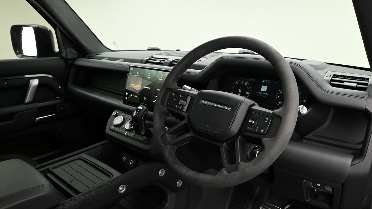 Land Rover Defender 110 Image 3