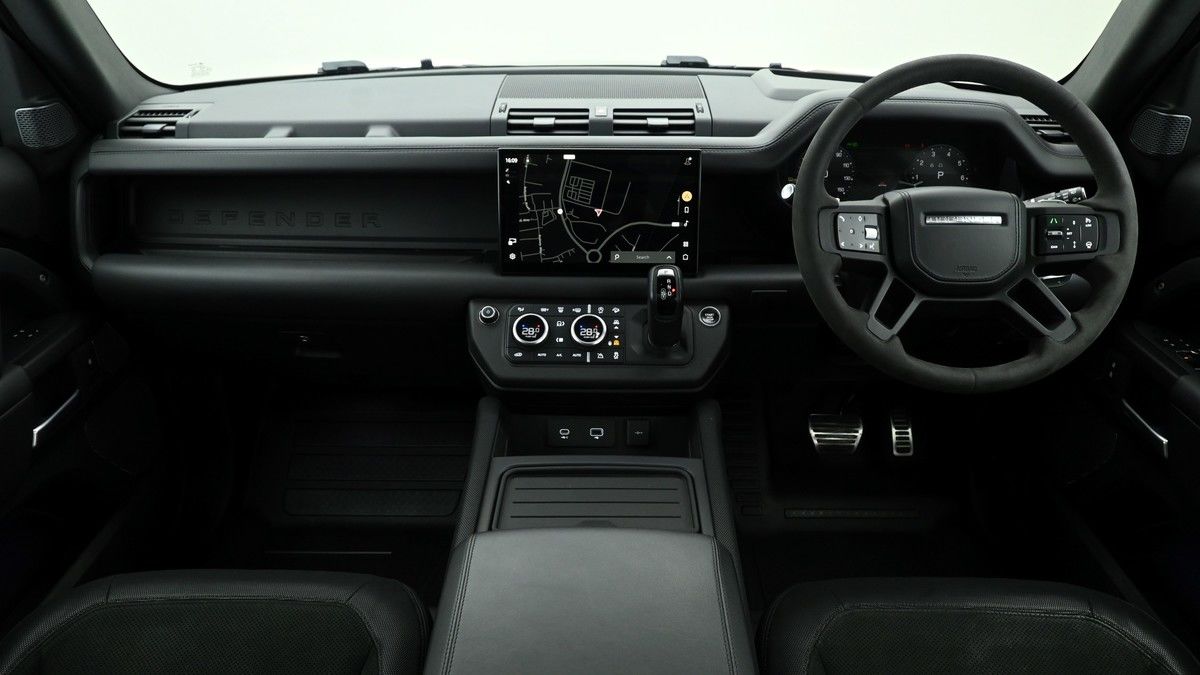 Land Rover Defender 110 Image 14