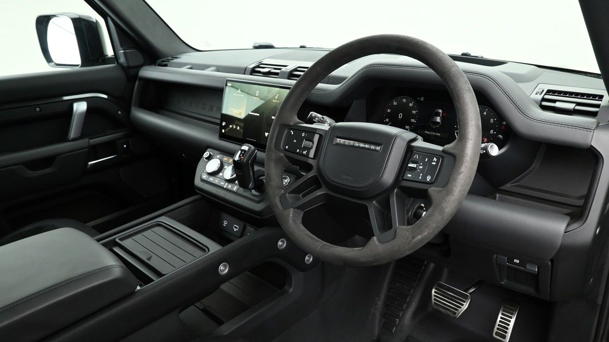 Land Rover Defender 110 Image 3