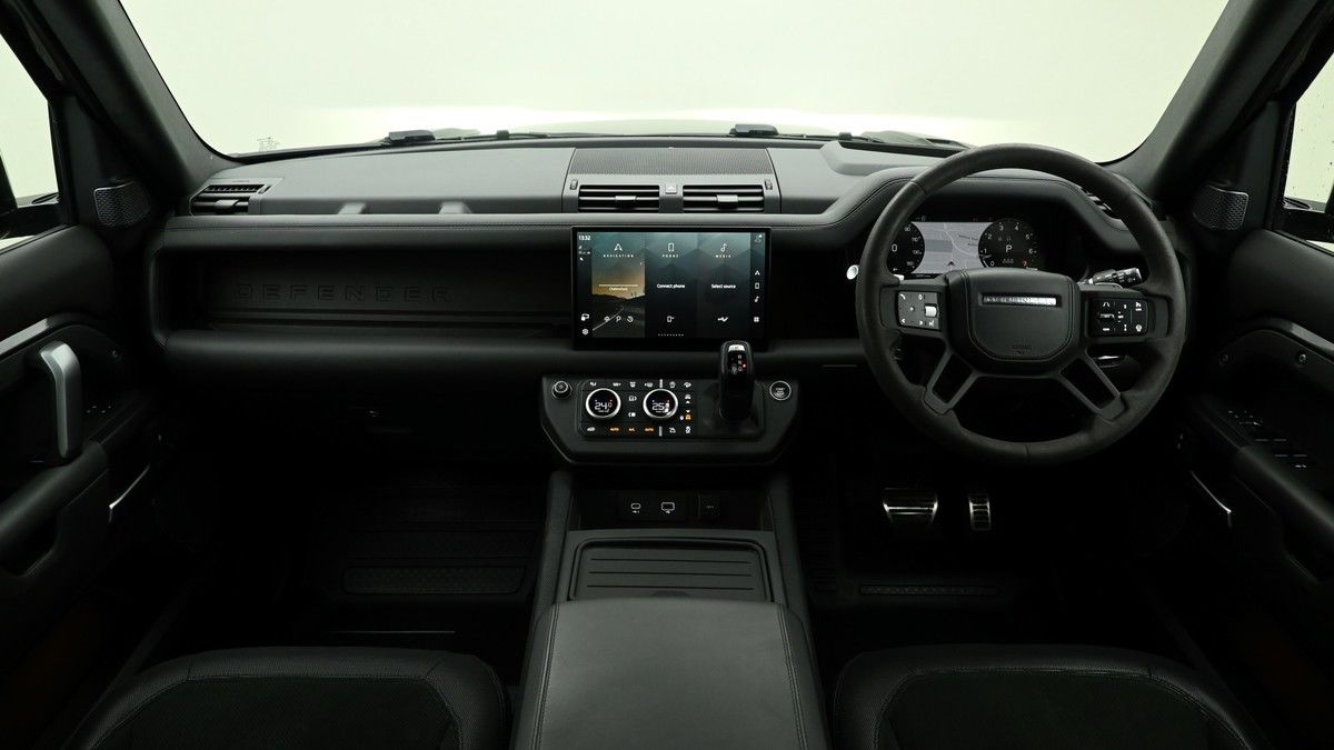 Land Rover Defender 110 Image 14