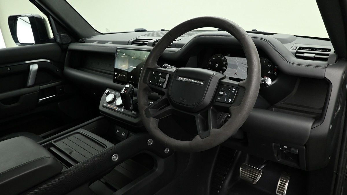 Land Rover Defender 110 Image 3