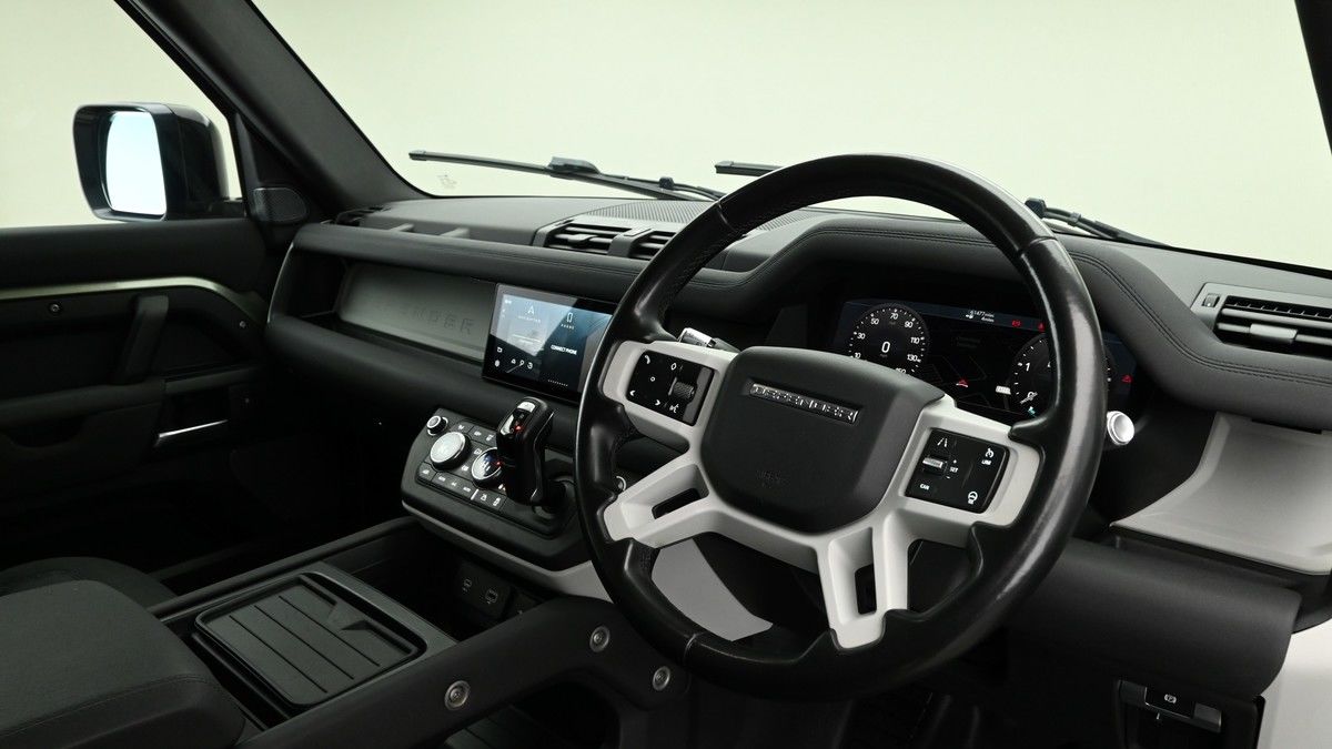 Land Rover Defender 110 Image 3