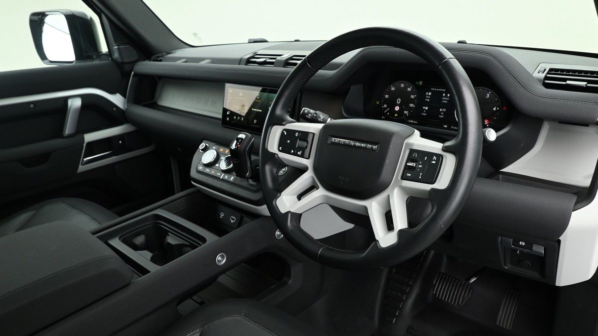 Land Rover Defender 110 Image 3