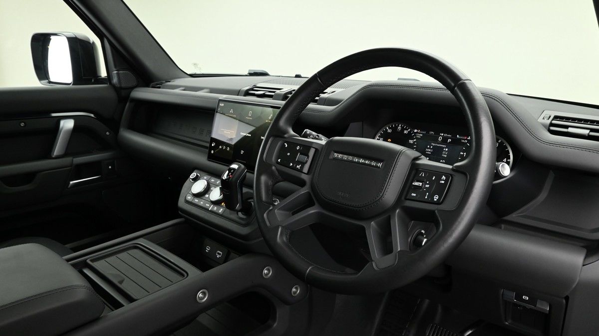 Land Rover Defender 110 Image 3