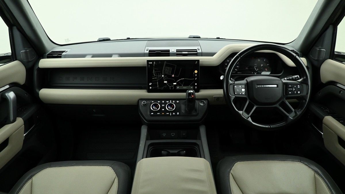 Land Rover Defender 110 Image 14