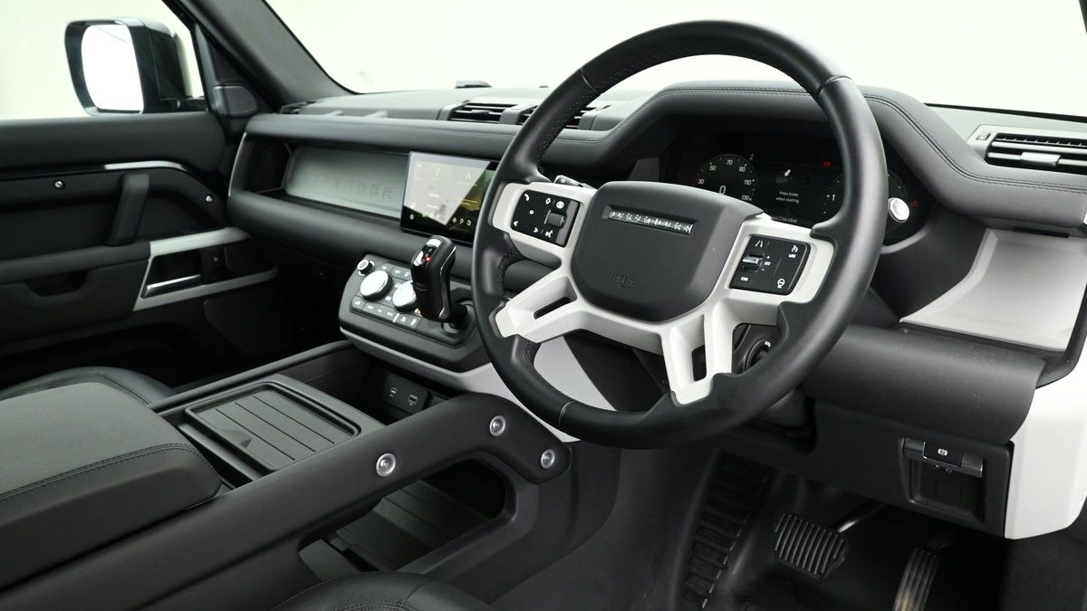 Land Rover Defender 110 Image 3