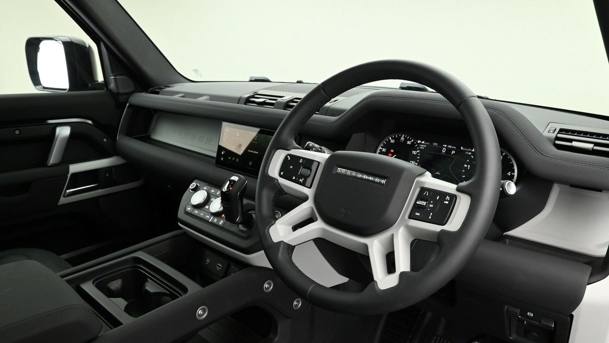 Land Rover Defender 110 Image 3