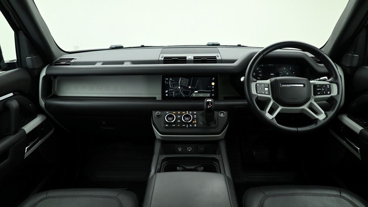 Land Rover Defender 110 Image 14