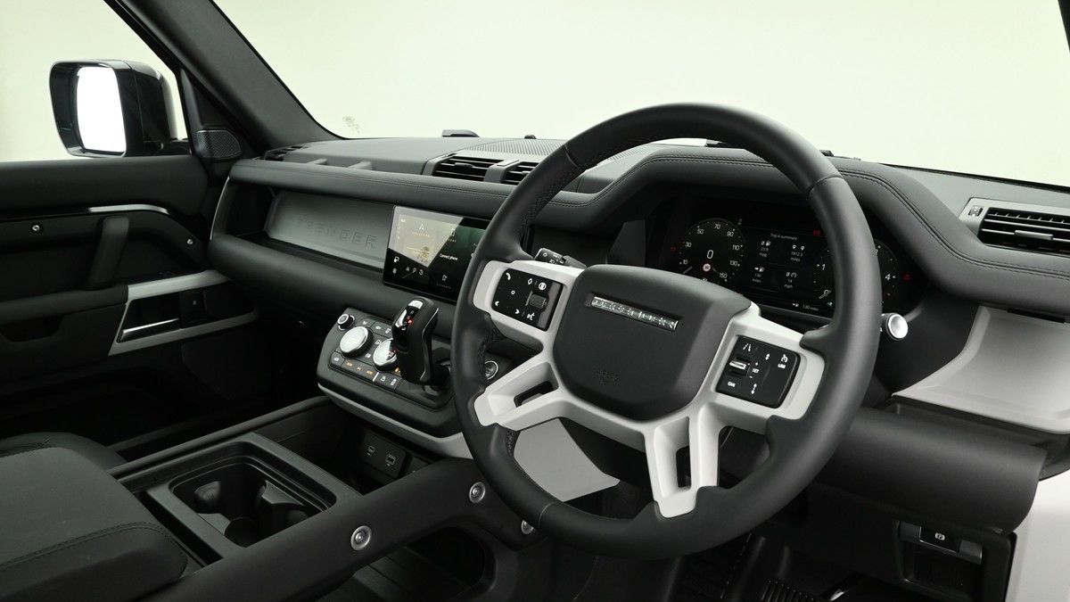 Land Rover Defender 110 Image 3