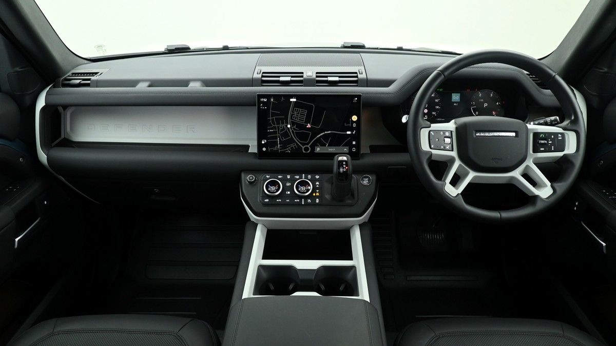 Land Rover Defender 110 Image 14