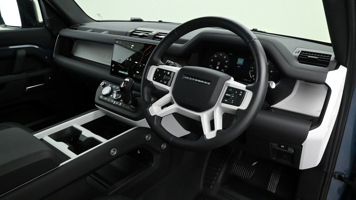 Land Rover Defender 110 Image 3