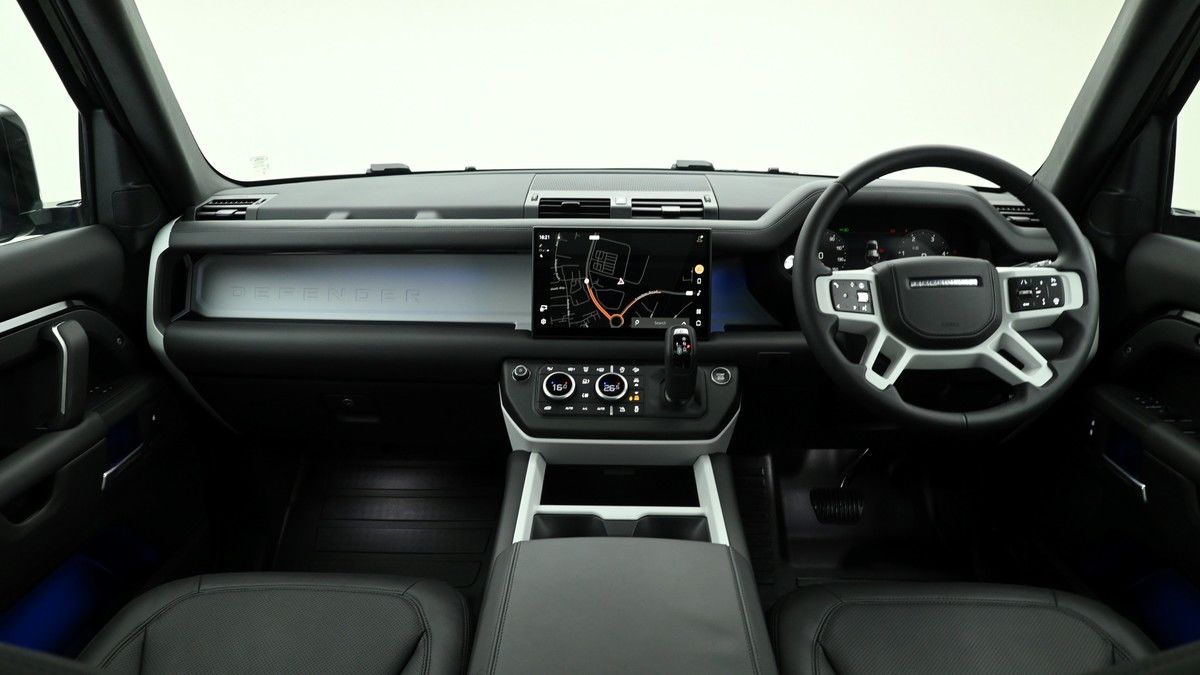 Land Rover Defender 110 Image 14