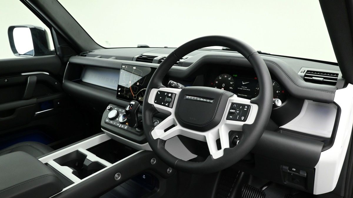 Land Rover Defender 110 Image 3