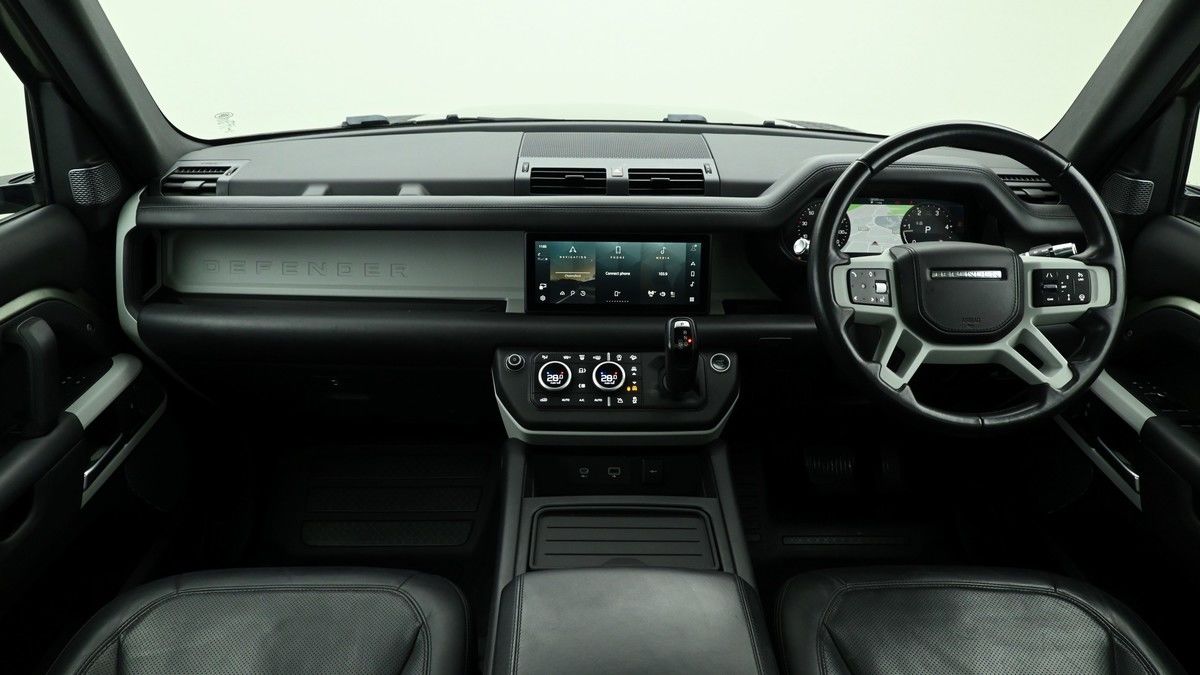 Land Rover Defender 110 Image 14