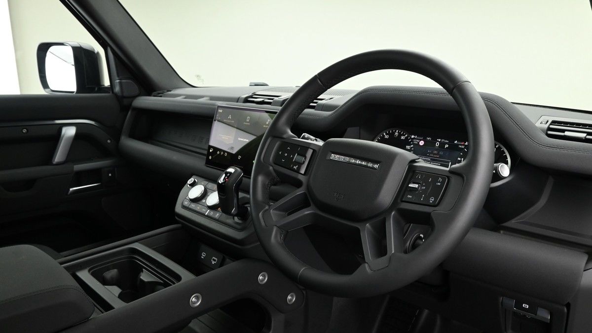 Land Rover Defender 110 Image 3