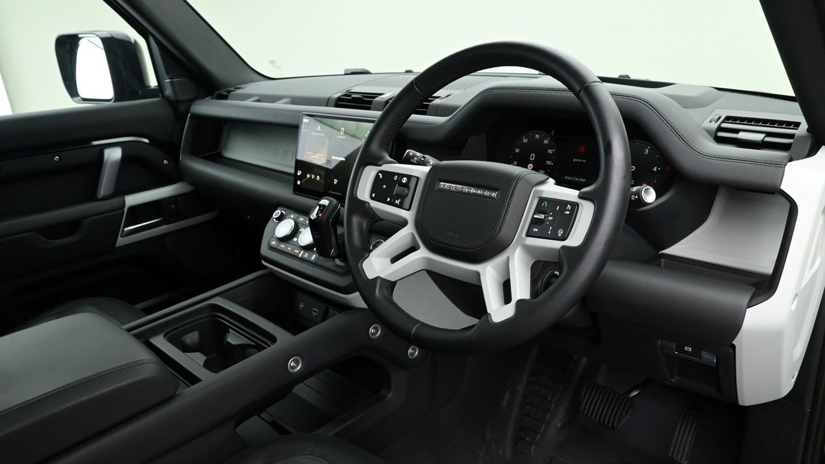 Land Rover Defender 110 Image 3