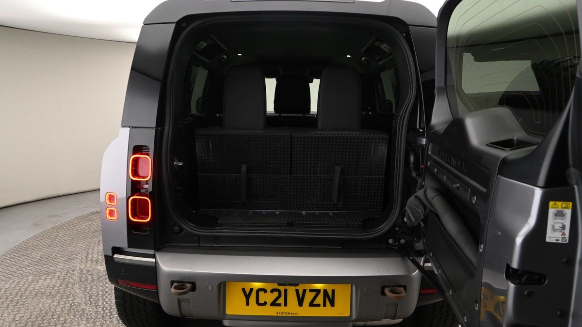 Land Rover Defender 110 Image 10