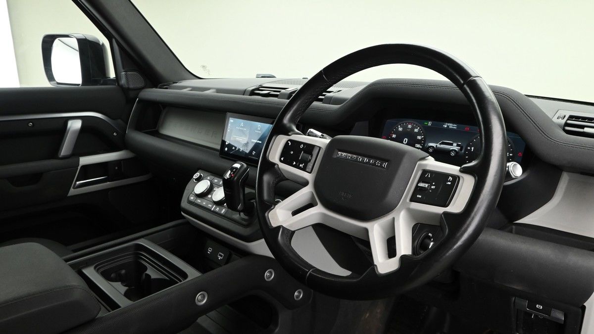 Land Rover Defender 110 Image 3