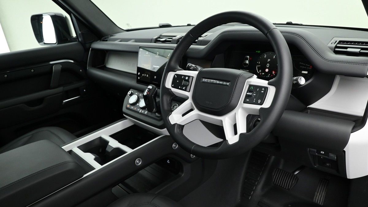 Land Rover Defender 110 Image 3