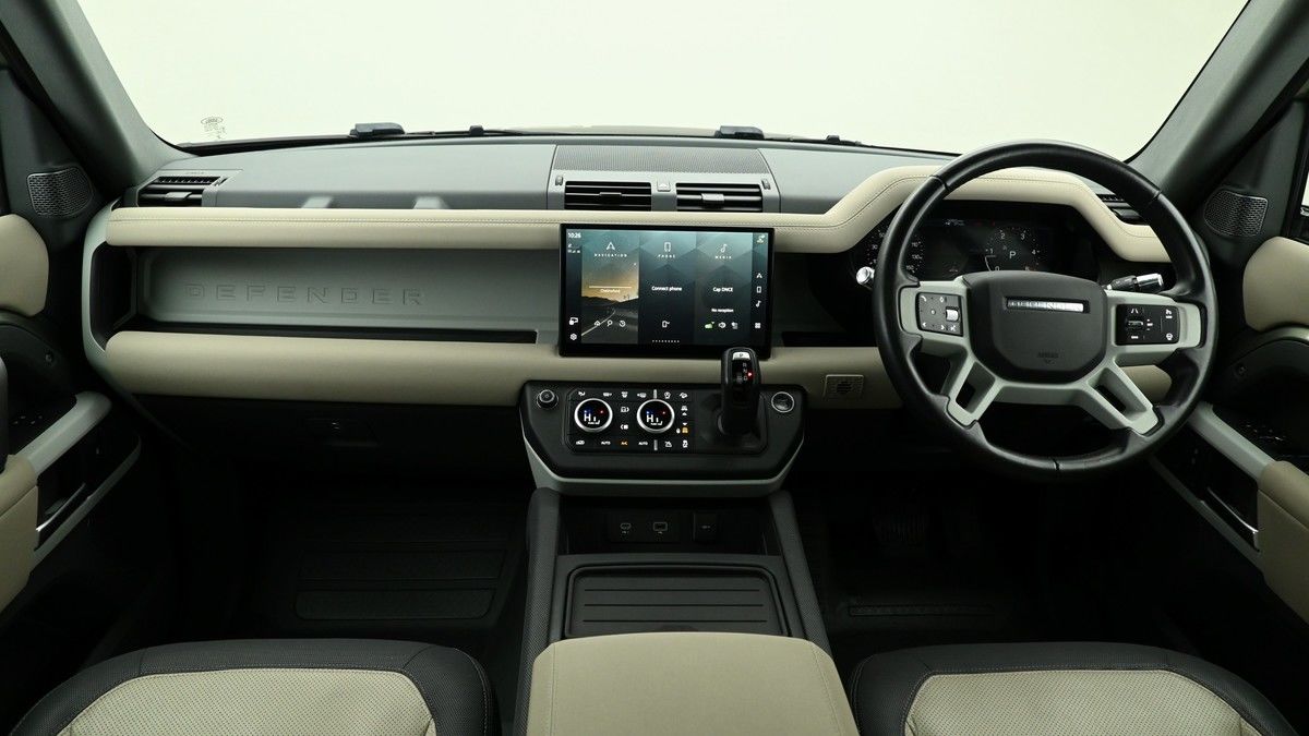 Land Rover Defender 110 Image 14