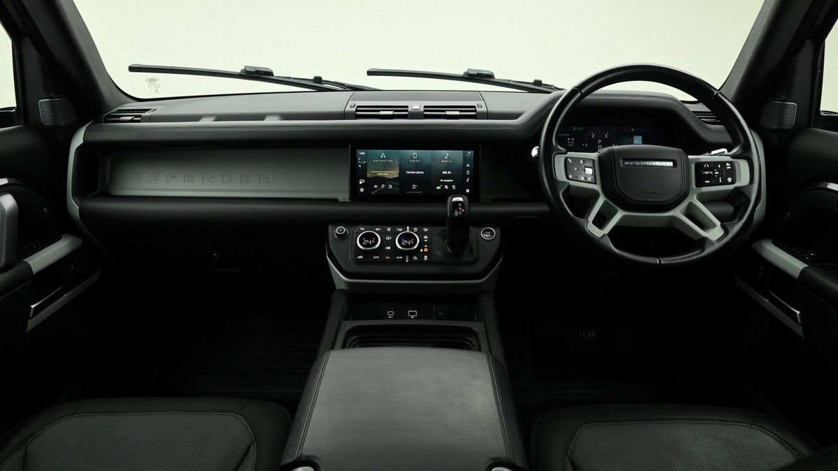 Land Rover Defender 110 Image 14