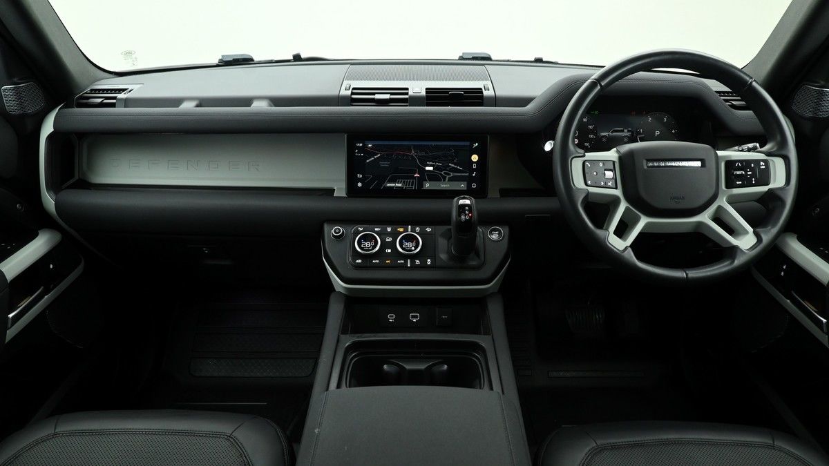 Land Rover Defender 110 Image 14