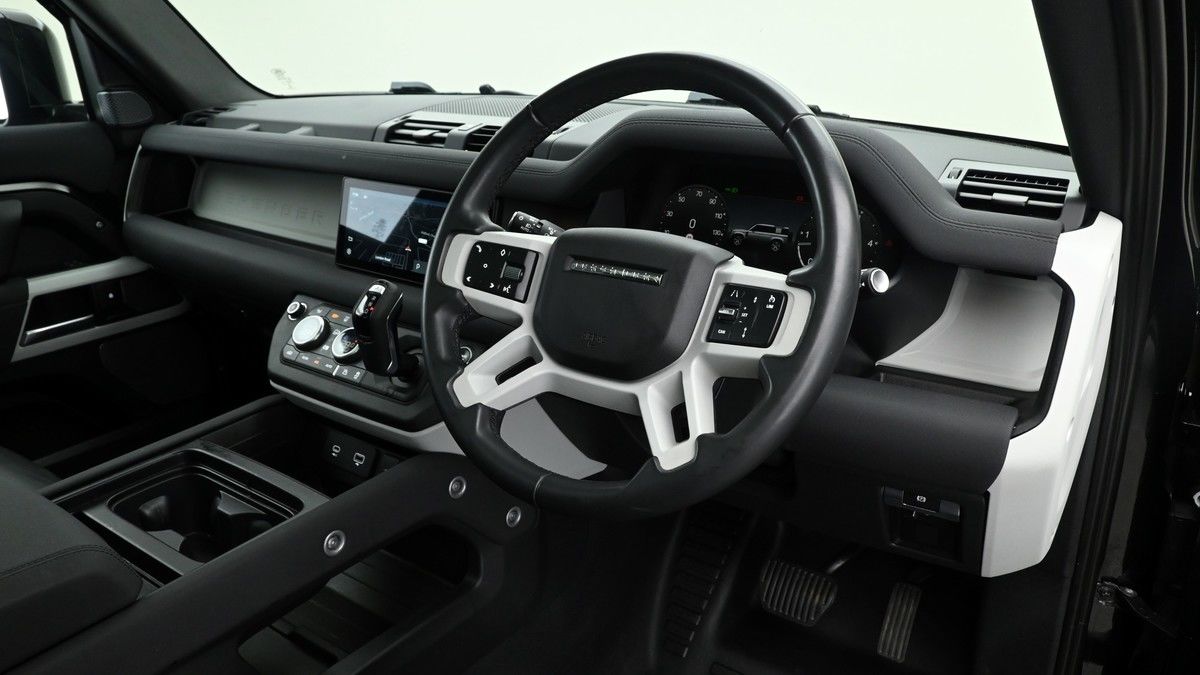 Land Rover Defender 110 Image 3