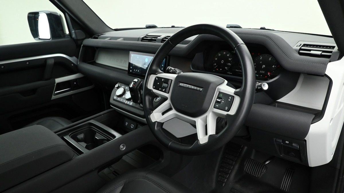 Land Rover Defender 110 Image 3