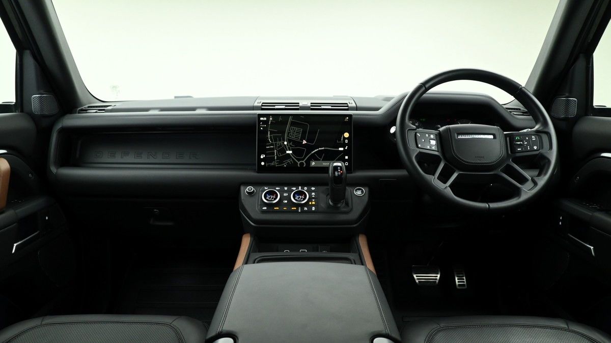 Land Rover Defender 110 Image 14