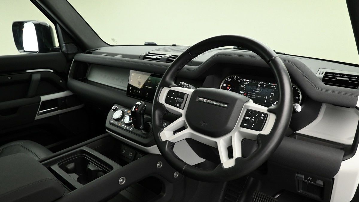 Land Rover Defender 110 Image 3