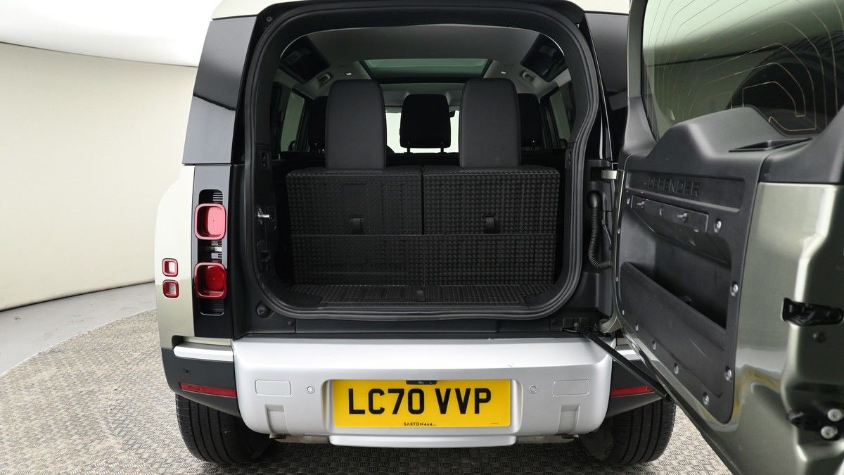 Land Rover Defender 110 Image 10