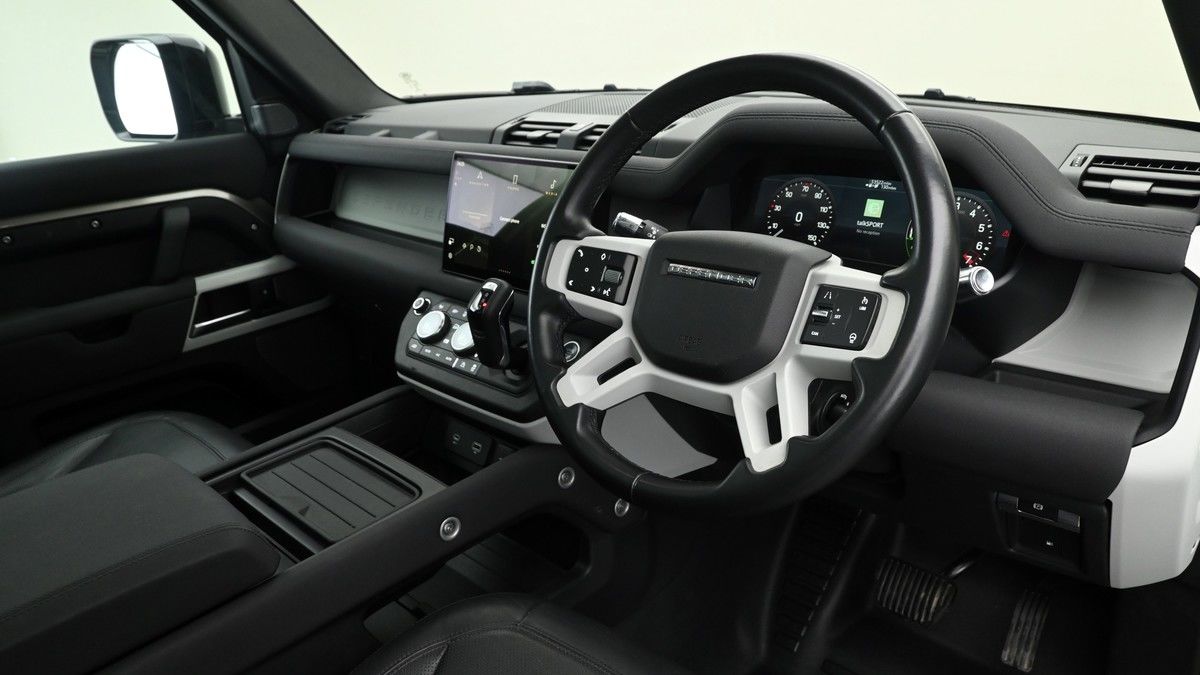 Land Rover Defender 110 Image 3