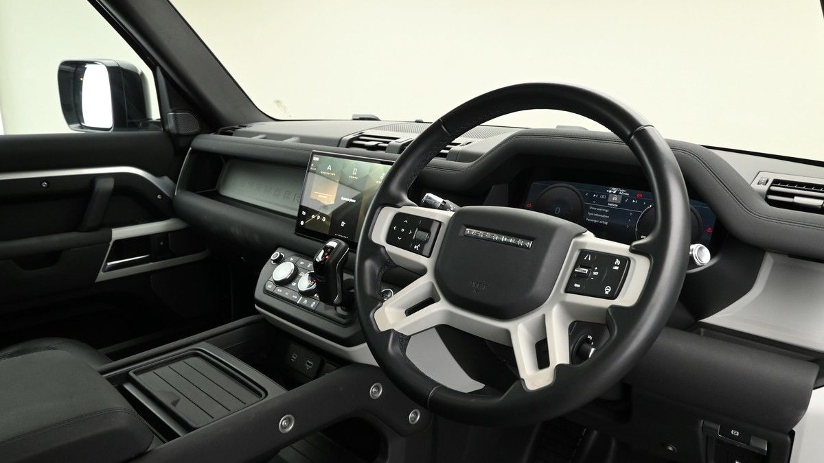 Land Rover Defender 110 Image 3