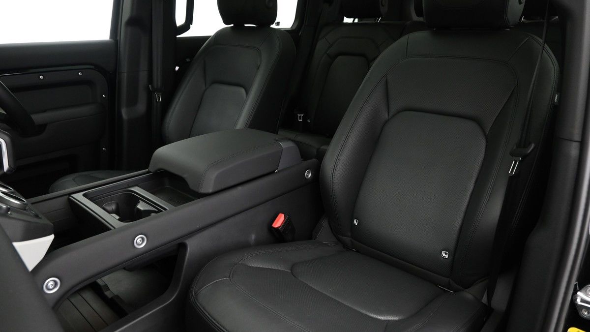 Land Rover Defender 110 Image 4