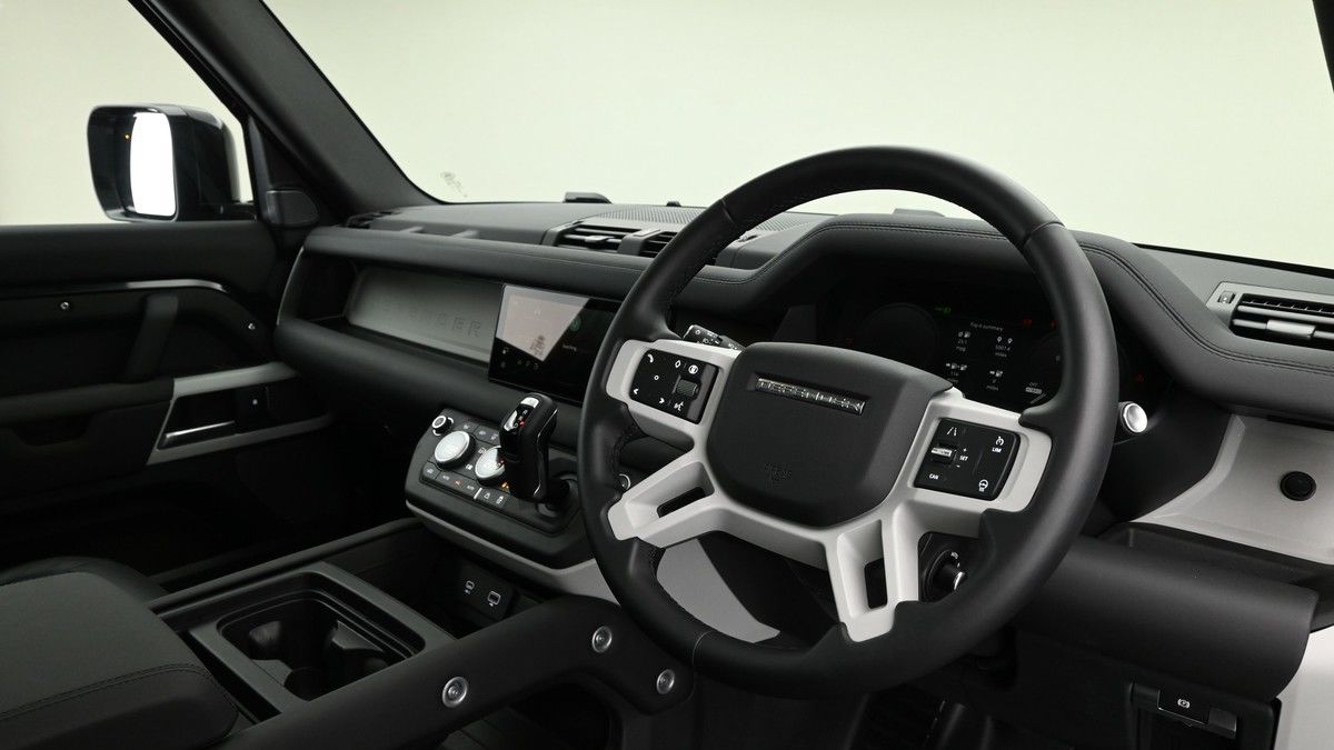 Land Rover Defender 110 Image 3