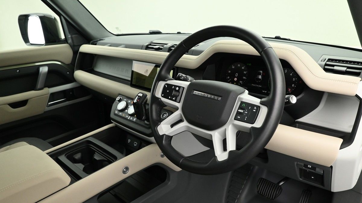 Land Rover Defender 110 Image 3