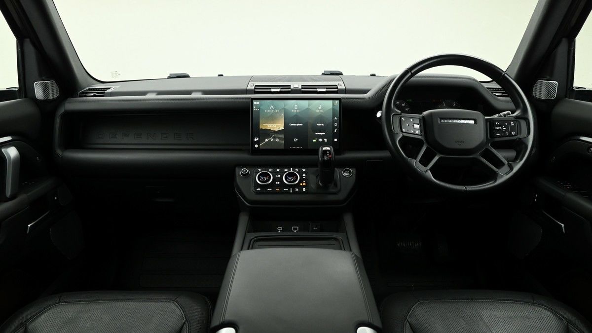 Land Rover Defender 130 Image 14