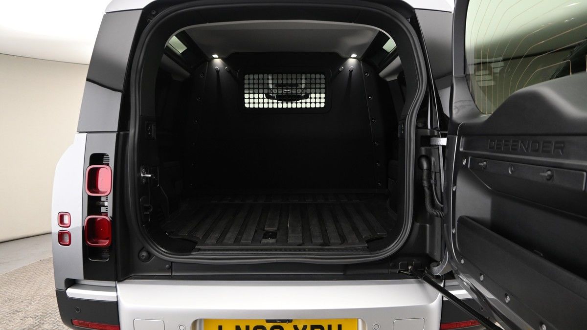 Land Rover Defender 90 Image 8