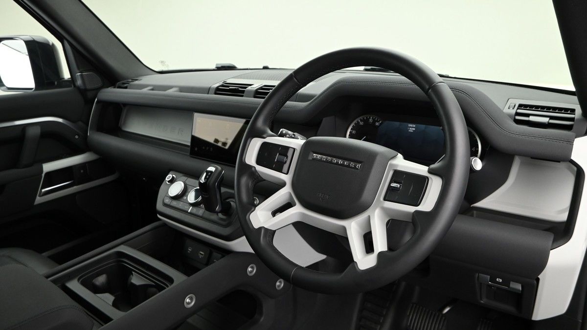 Land Rover Defender 90 Image 2