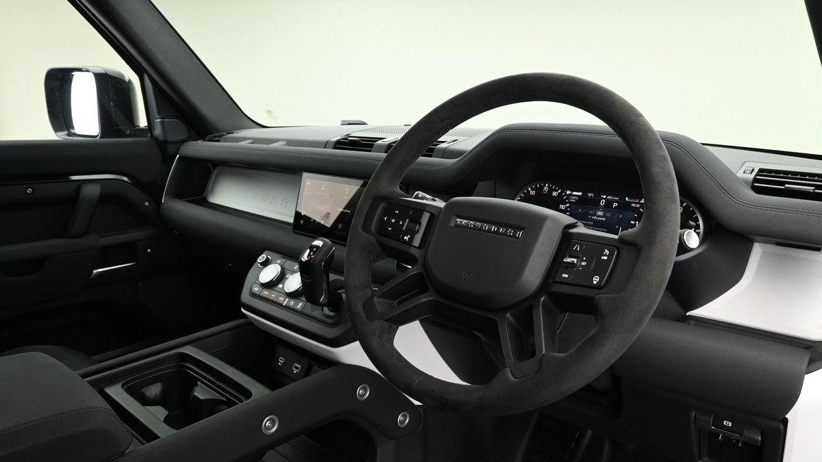 Land Rover Defender 110 Image 3