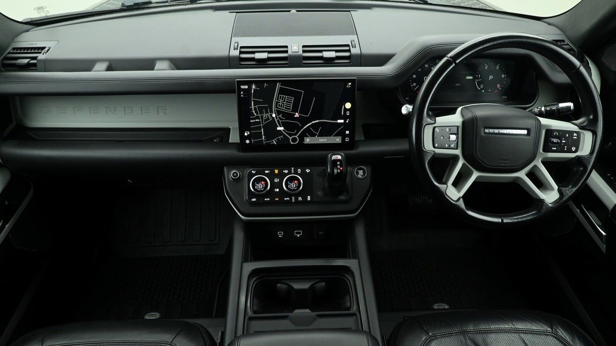 Land Rover Defender 110 Image 14