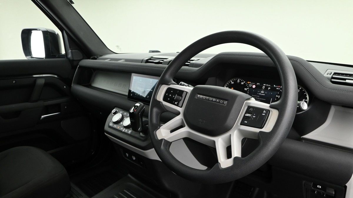 Land Rover Defender 110 Image 3