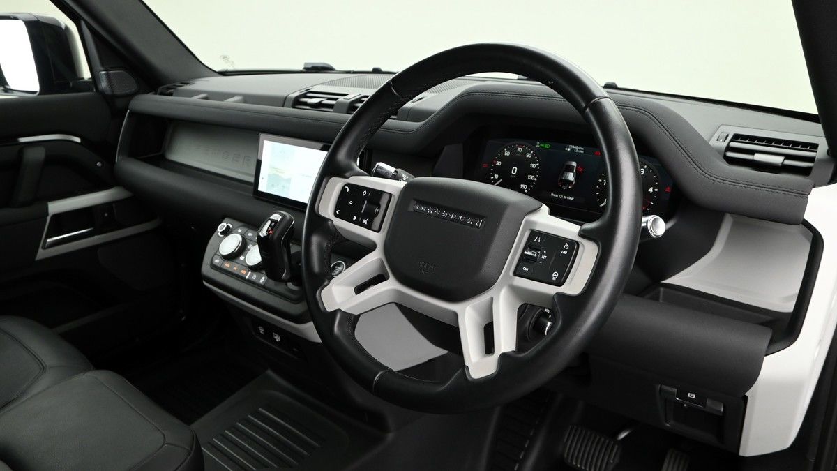 Land Rover Defender 110 Image 2