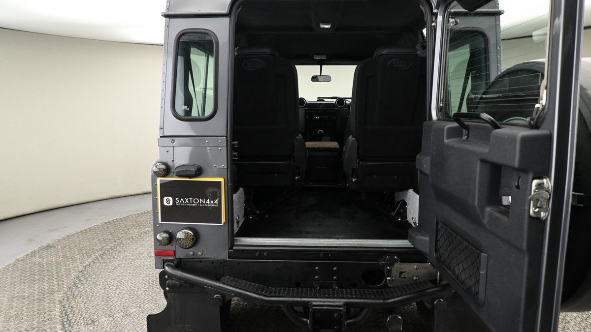 Land Rover Defender 90 Image 10